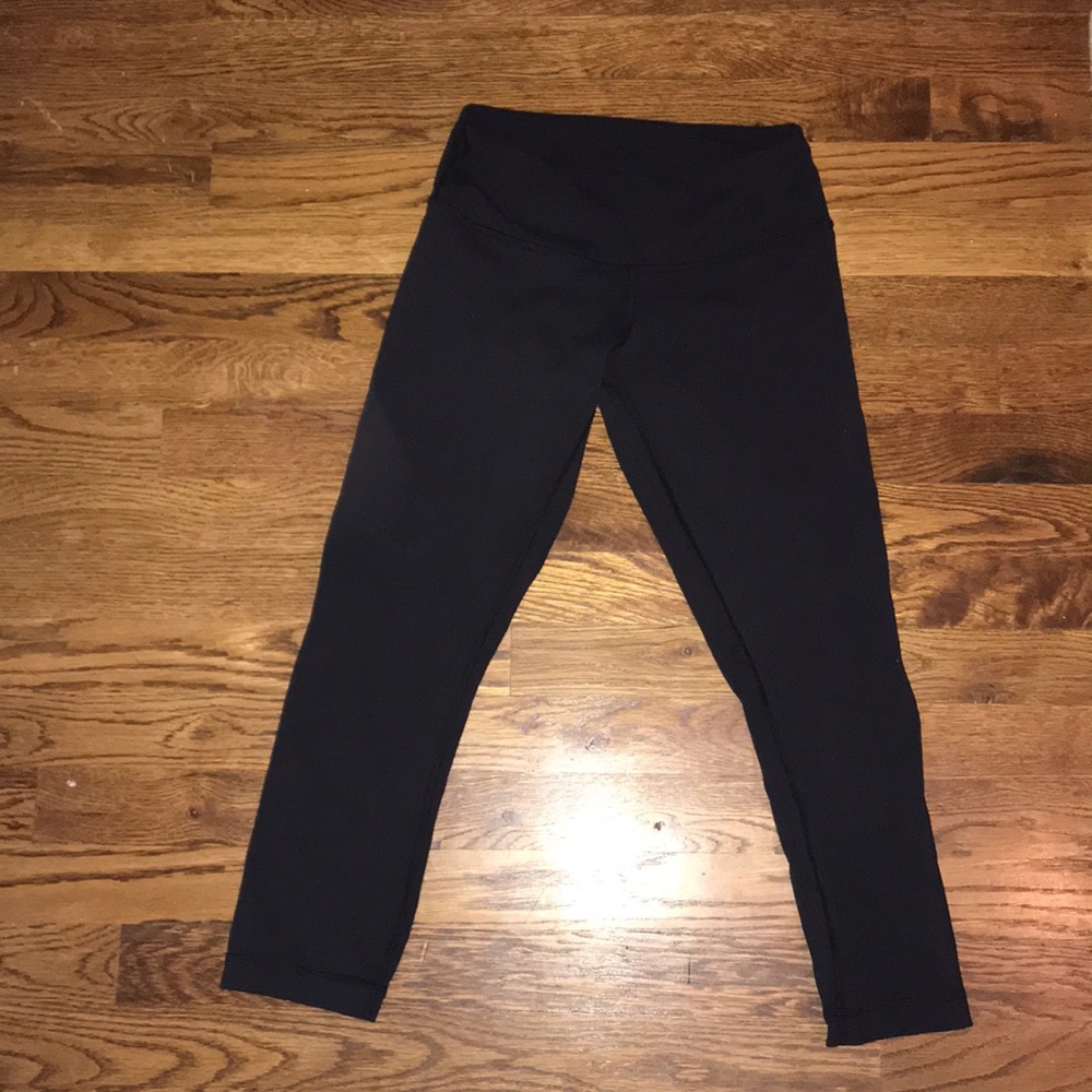 Lululemon athletics wonder under crop size 4